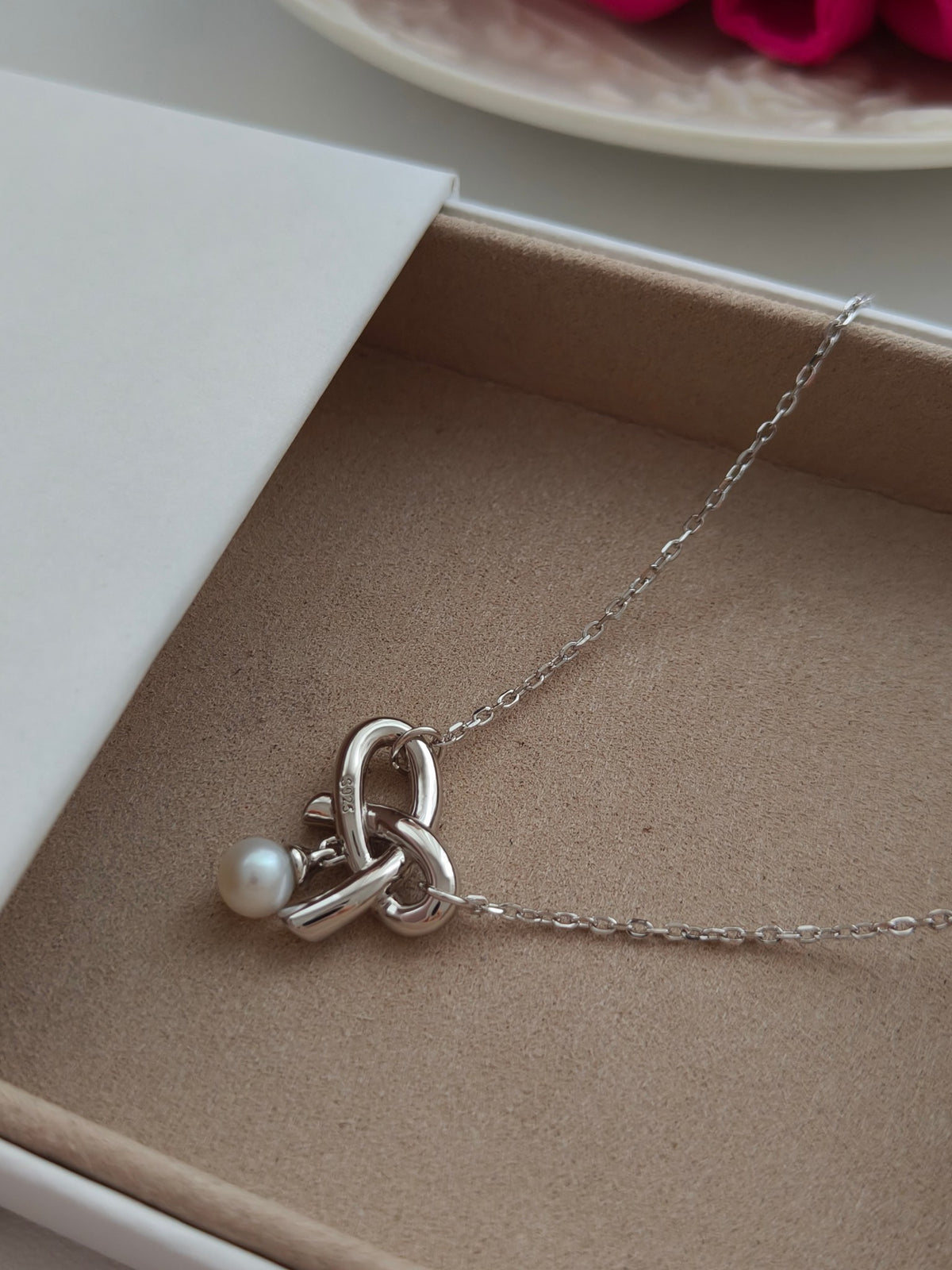 The Noeud Pearl Pendant Necklace | S925 Sterling Silver