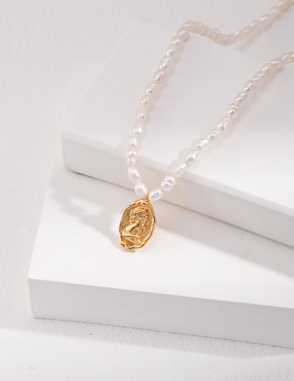 Queen's Signet Coin choker